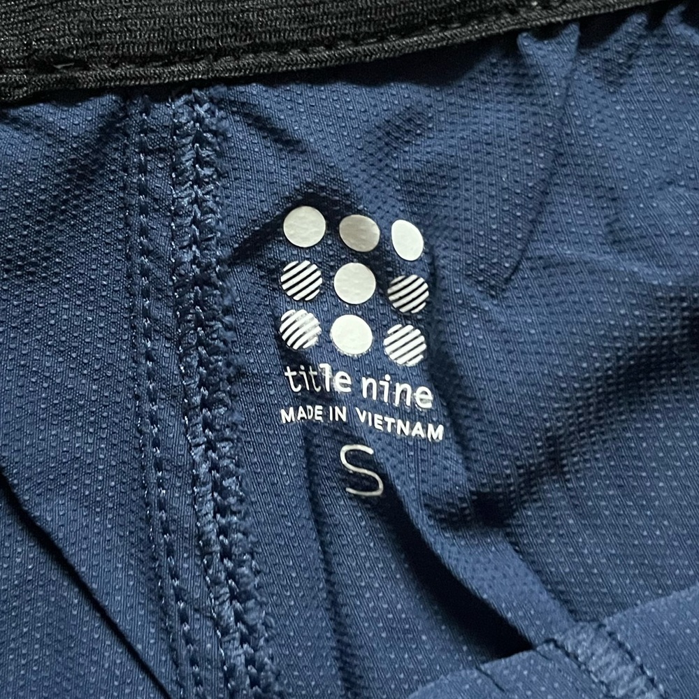 Title nine Recycled Clamber Cargo Hiking Shorts 5" Women's Navy Blue Shorts - Picture 9 of 11